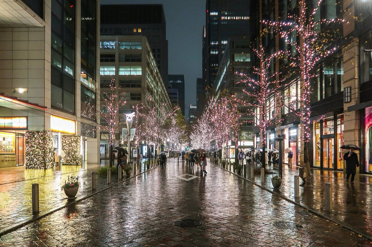ถนน Naka-dori ยามค่ำคืนประดับด้วยไฟแชมเปญทอง Winter Champagne Illumination